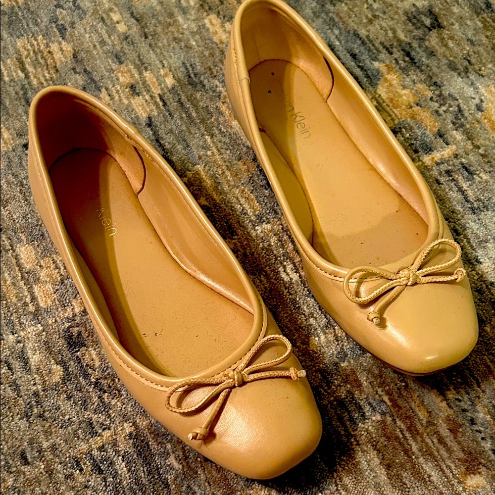 Calvin Klein Women's Beige Loafers with Bow